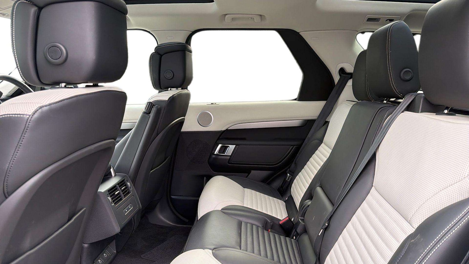 Used Land Rover Discovery 2024 for sale - 77913576: Photo 4