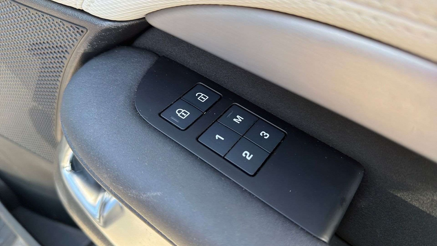 Used Land Rover Discovery 2023 for sale - 78221291: Photo 25