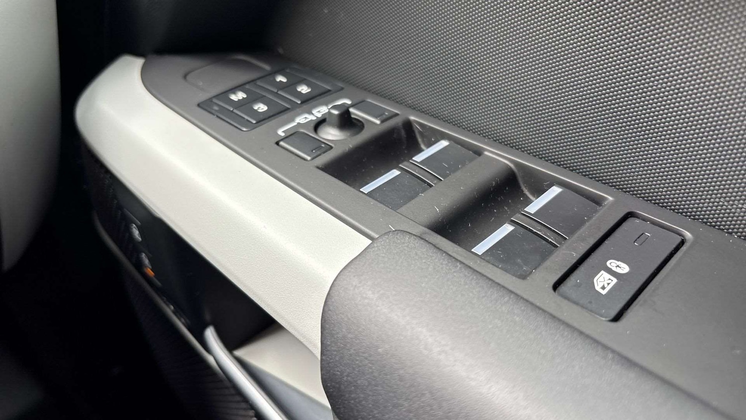 Used Land Rover Defender 2023 for sale - 76460015: Photo 25