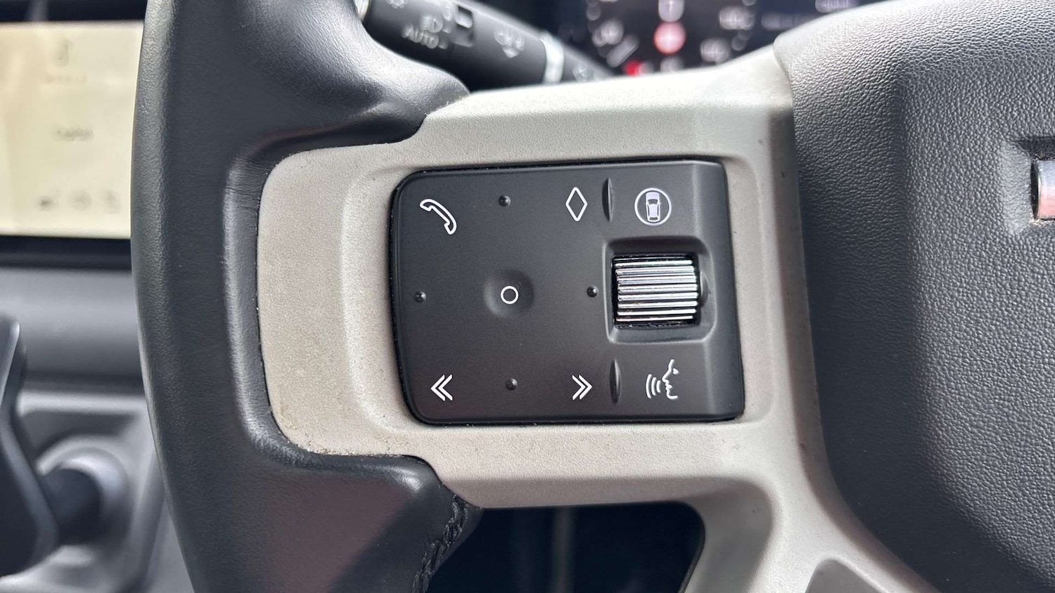 Used Land Rover Defender 2023 for sale - 76460015: Photo 35