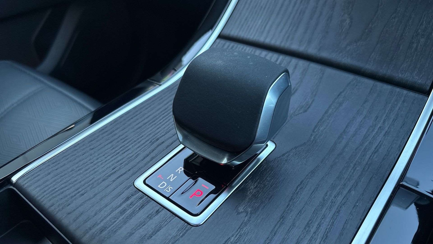 Used Land Rover Range Rover Velar 2024 for sale - 77000191: Photo 13