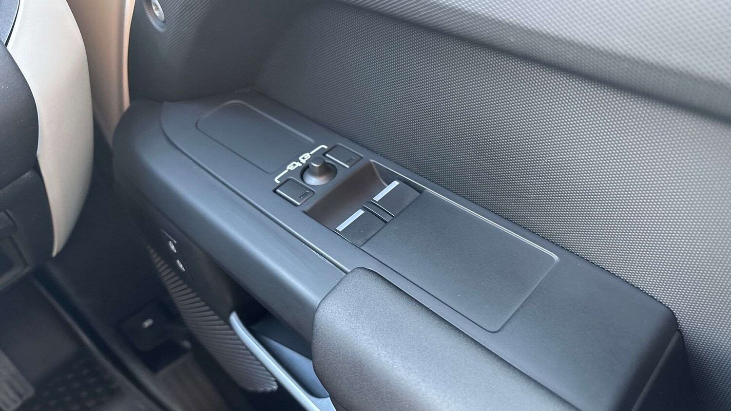 Used Land Rover Defender 2024 for sale - 77552952: Photo 25