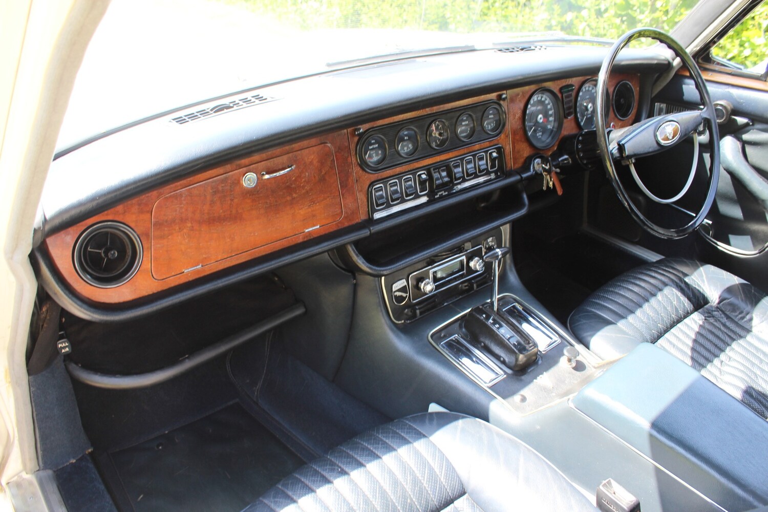 Used Jaguar XJ12 1973 for sale - 77573097: Photo 36