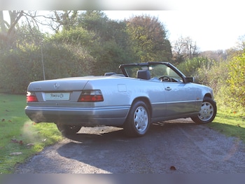 Used Mercedes-Benz E Class 1994 for sale - 77572935: Photo