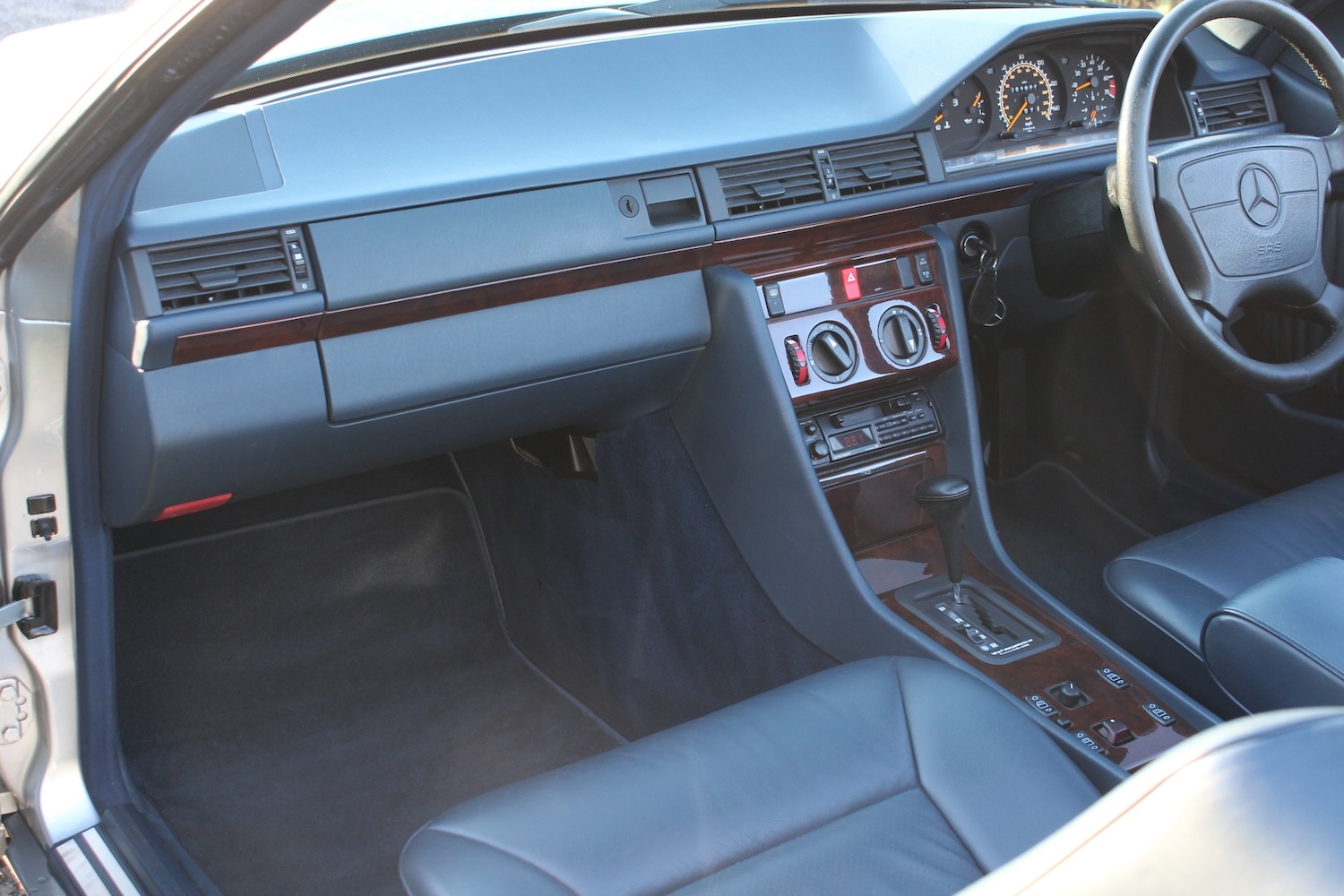 Used Mercedes-Benz E Class 1994 for sale - 77572935: Photo 34