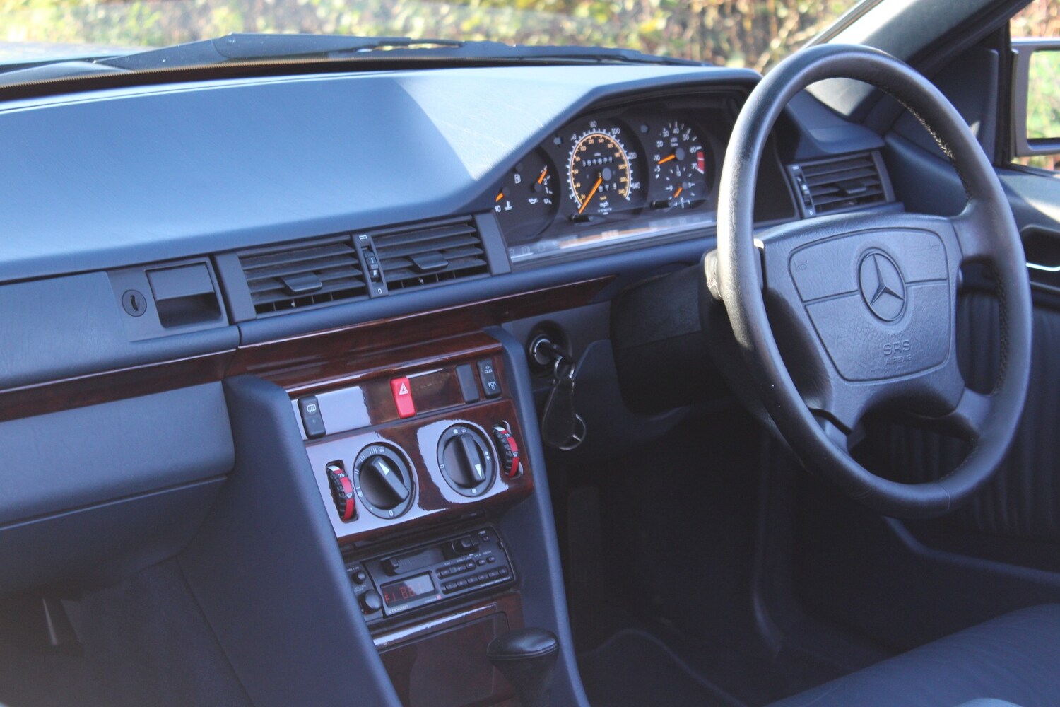 Used Mercedes-Benz E Class 1994 for sale - 77572935: Photo 48