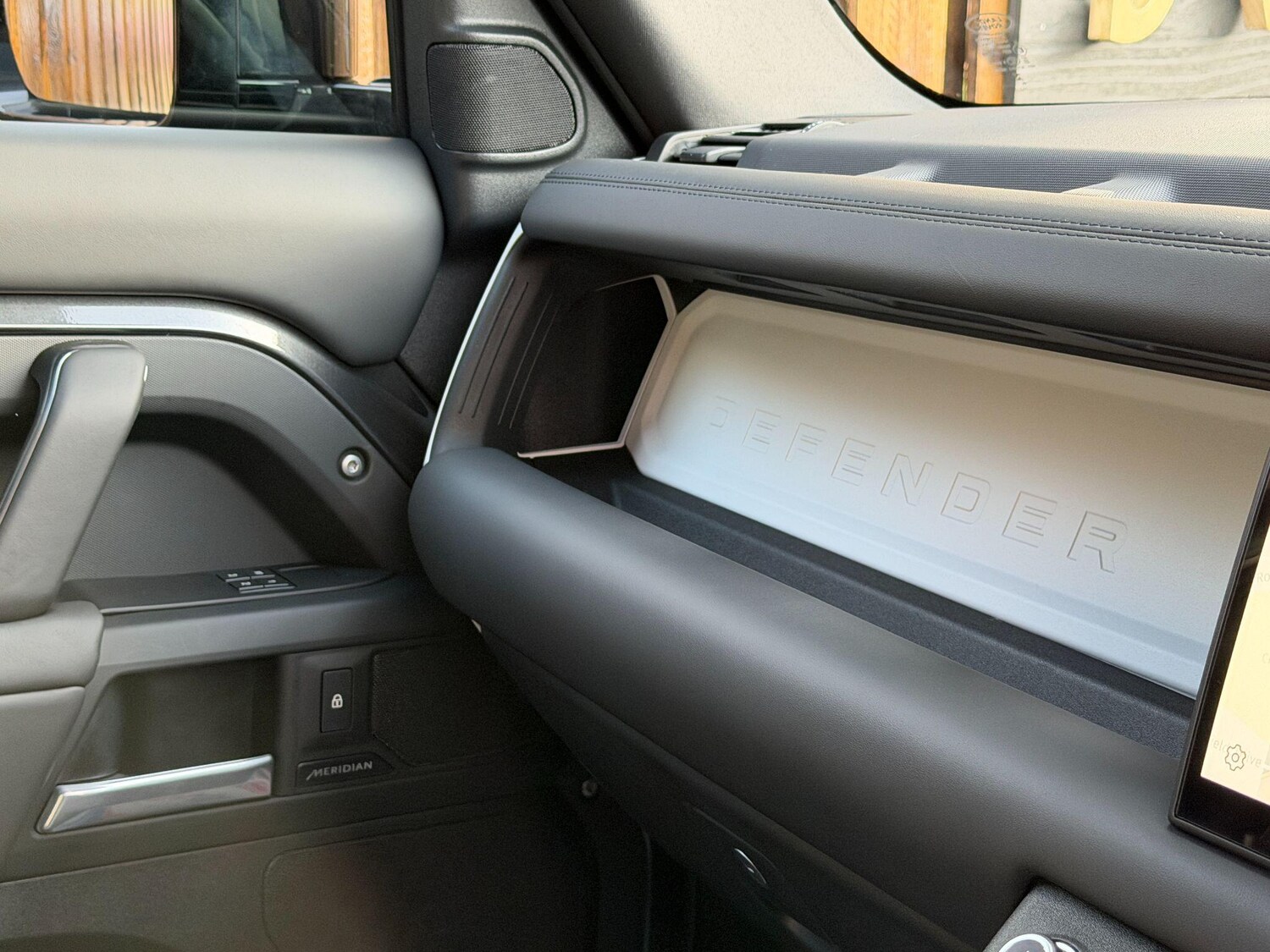 Used Land Rover Defender 110 2024 for sale - 76409195: Photo 23