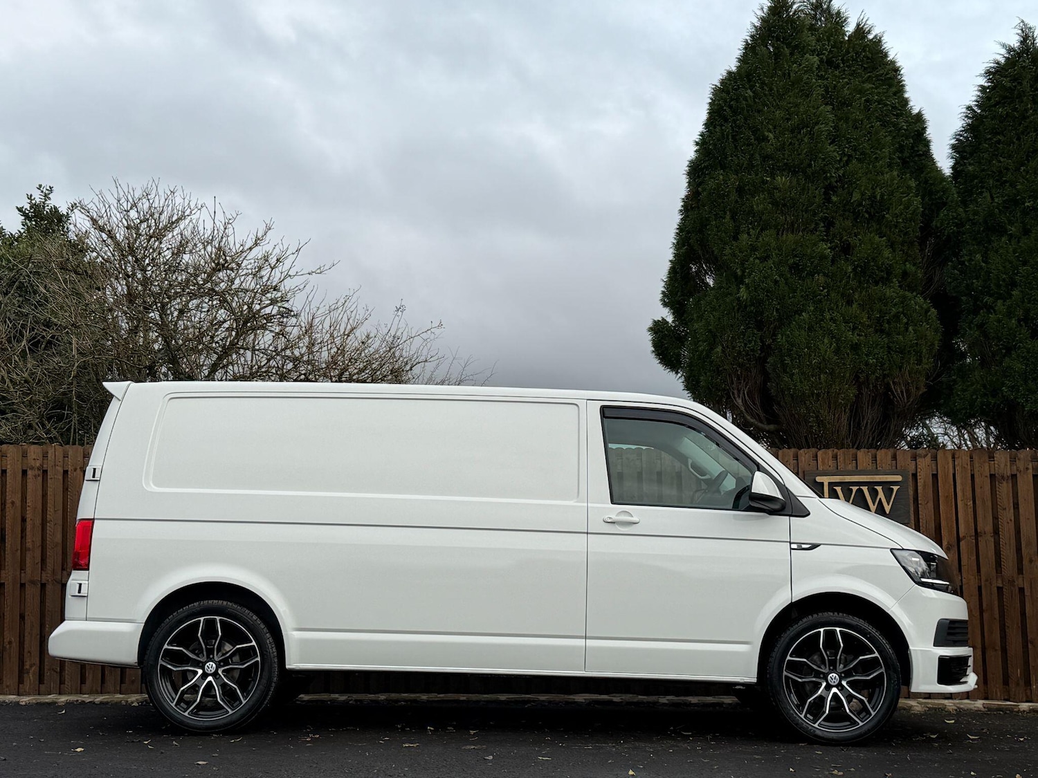 Used Volkswagen Transporter 2018 for sale - 77278978: Photo 2