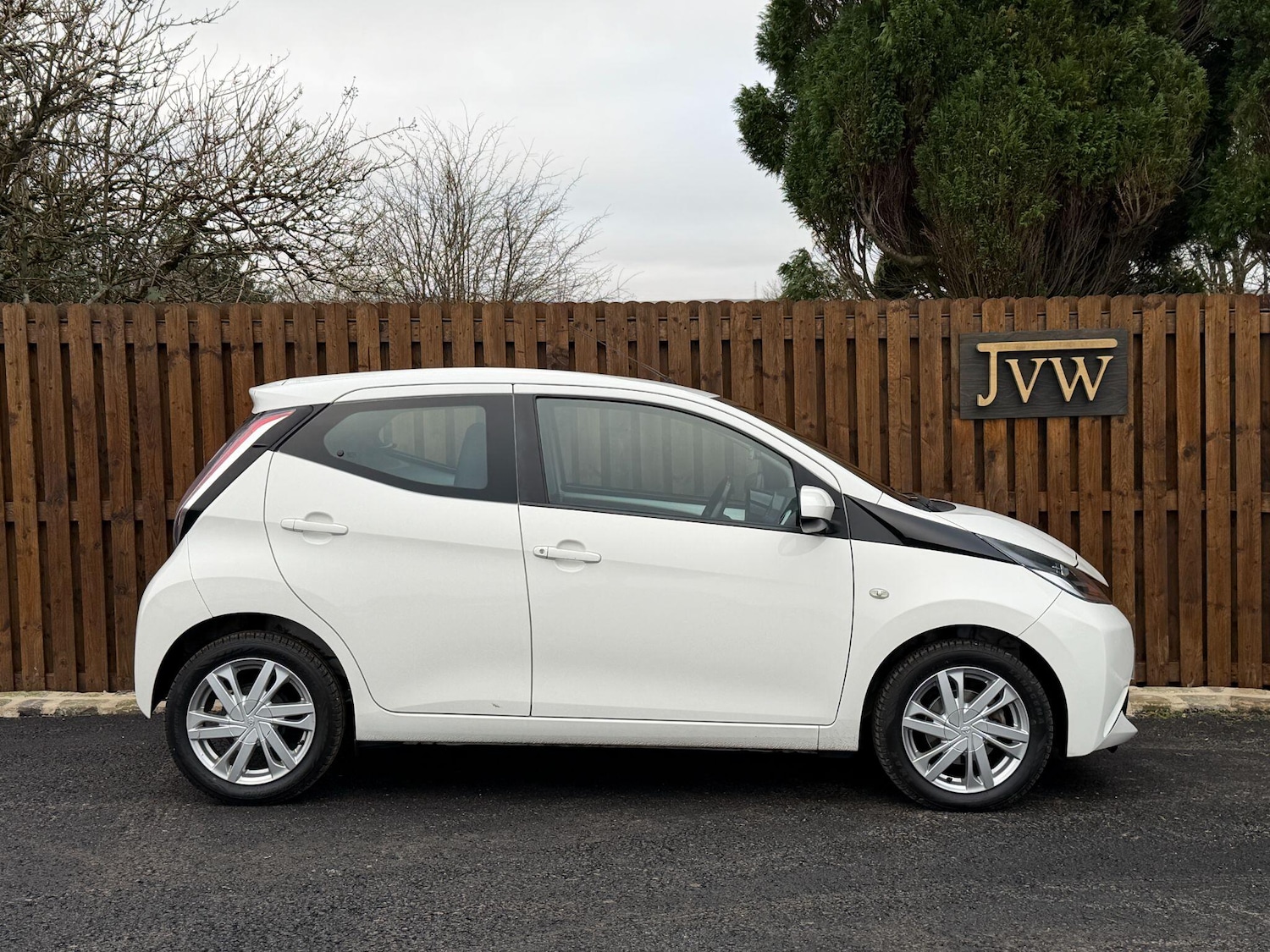 Used Toyota AYGO 2016 for sale - 77132077: Photo 2