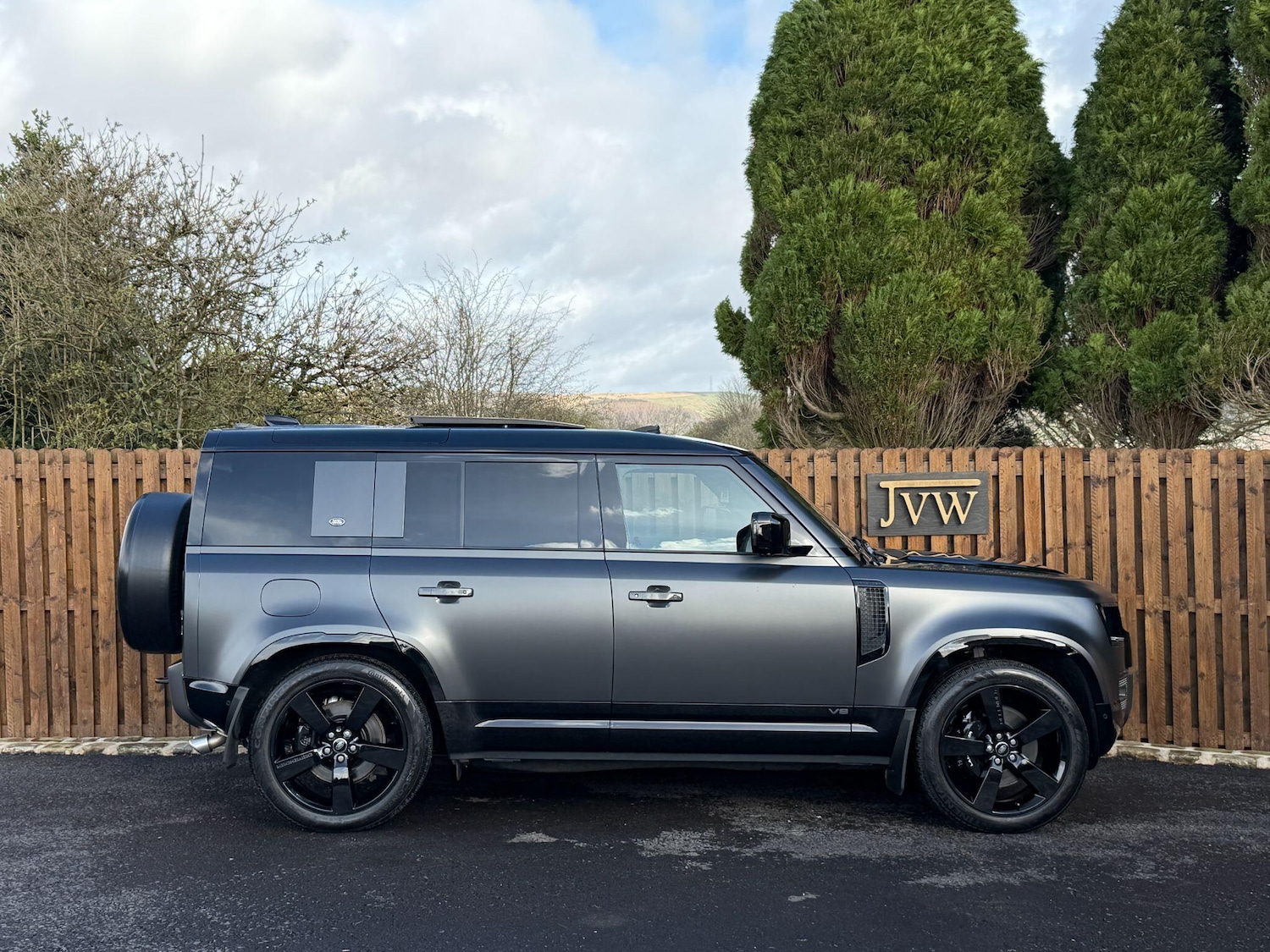 Used Land Rover Defender 110 for sale - 78019568: Photo 2