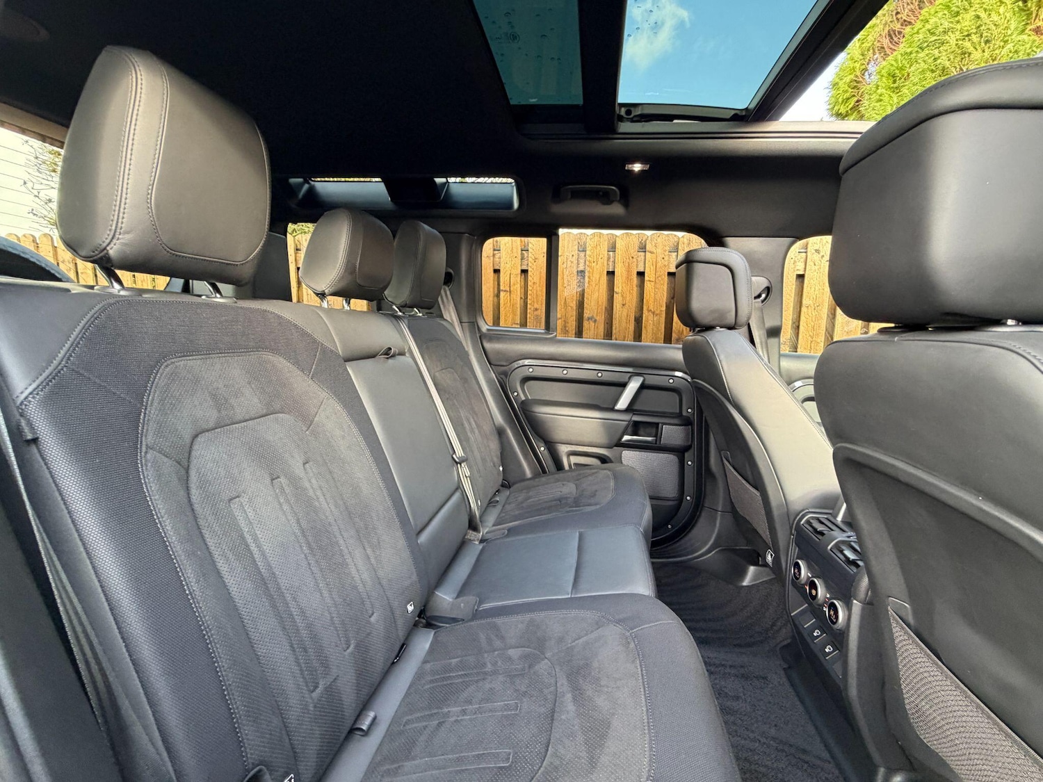 Used Land Rover Defender 110 for sale - 78019568: Photo 22