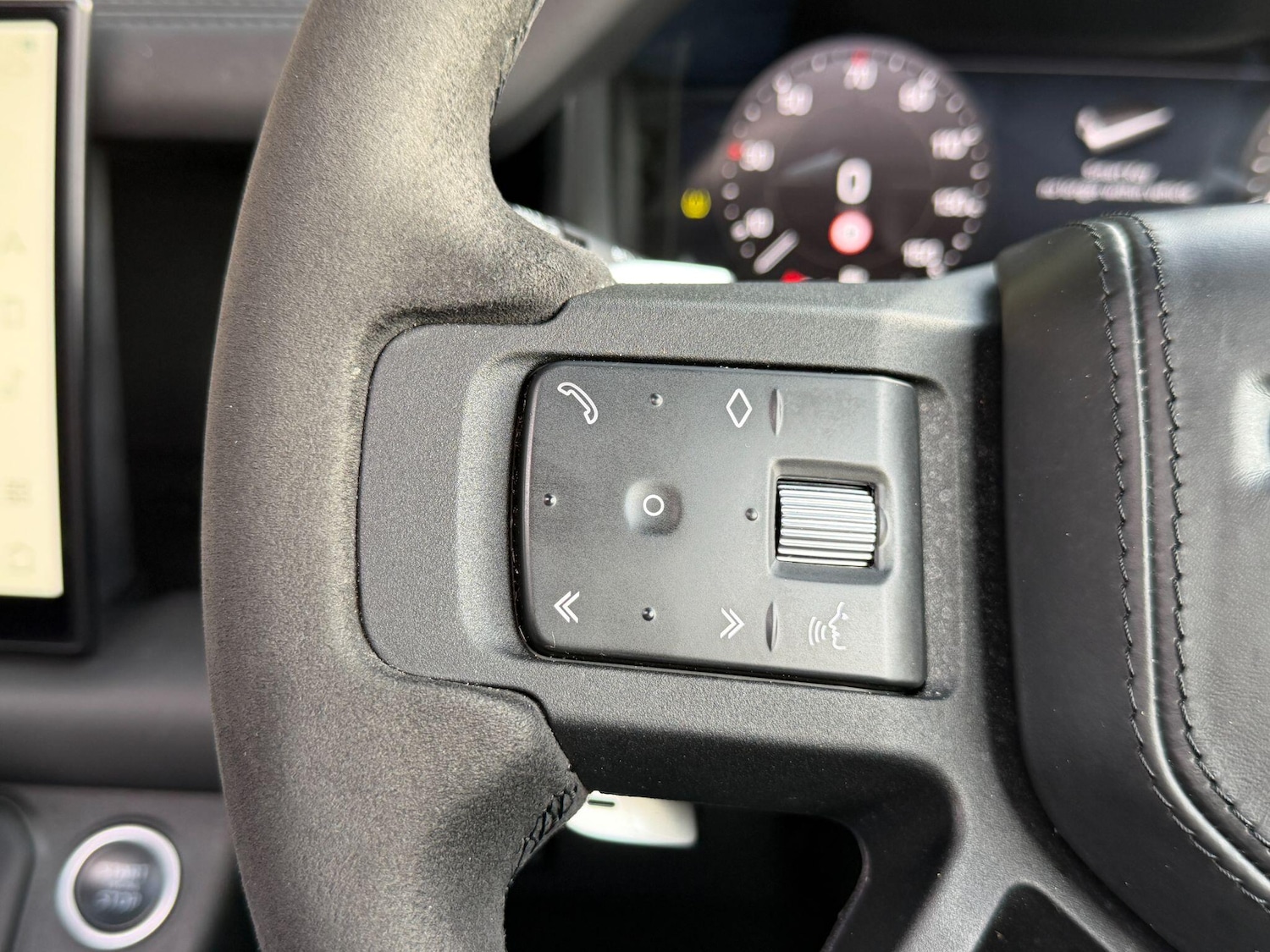 Used Land Rover Defender 110 for sale - 78019568: Photo 26