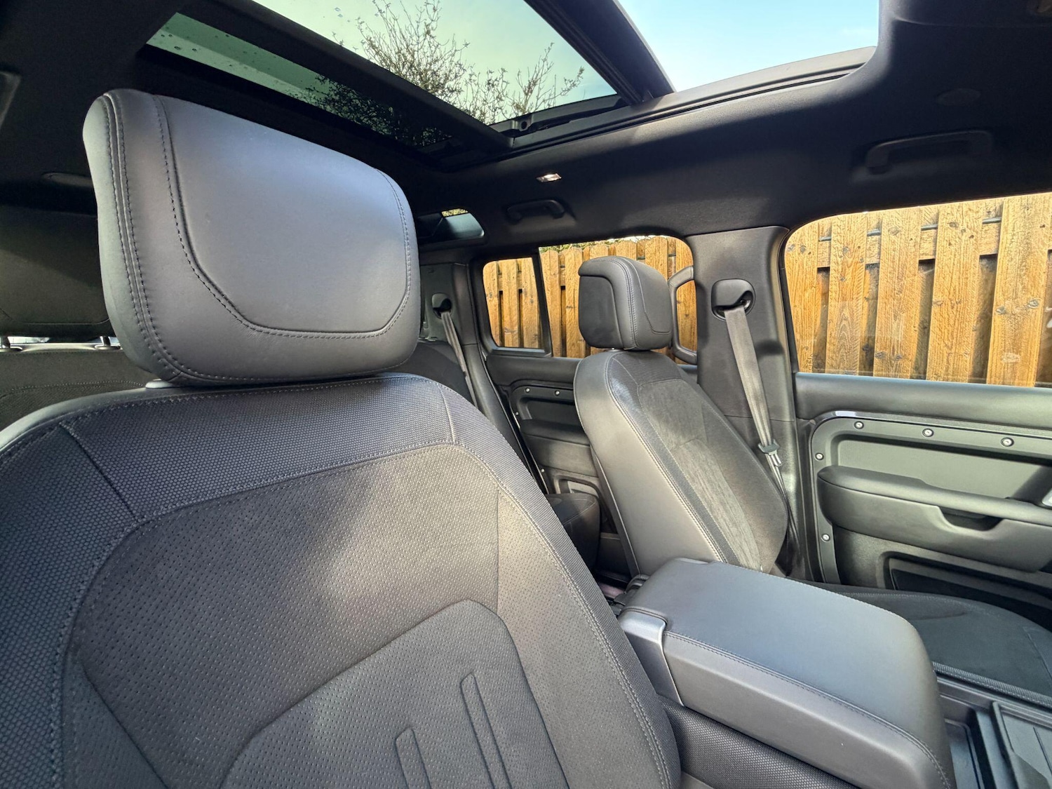 Used Land Rover Defender 110 for sale - 78019568: Photo 5