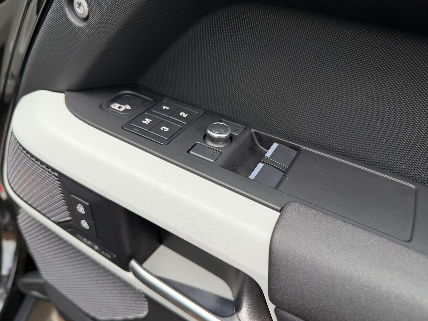 Used Land Rover Defender 110 for sale - 76499709: Photo 26