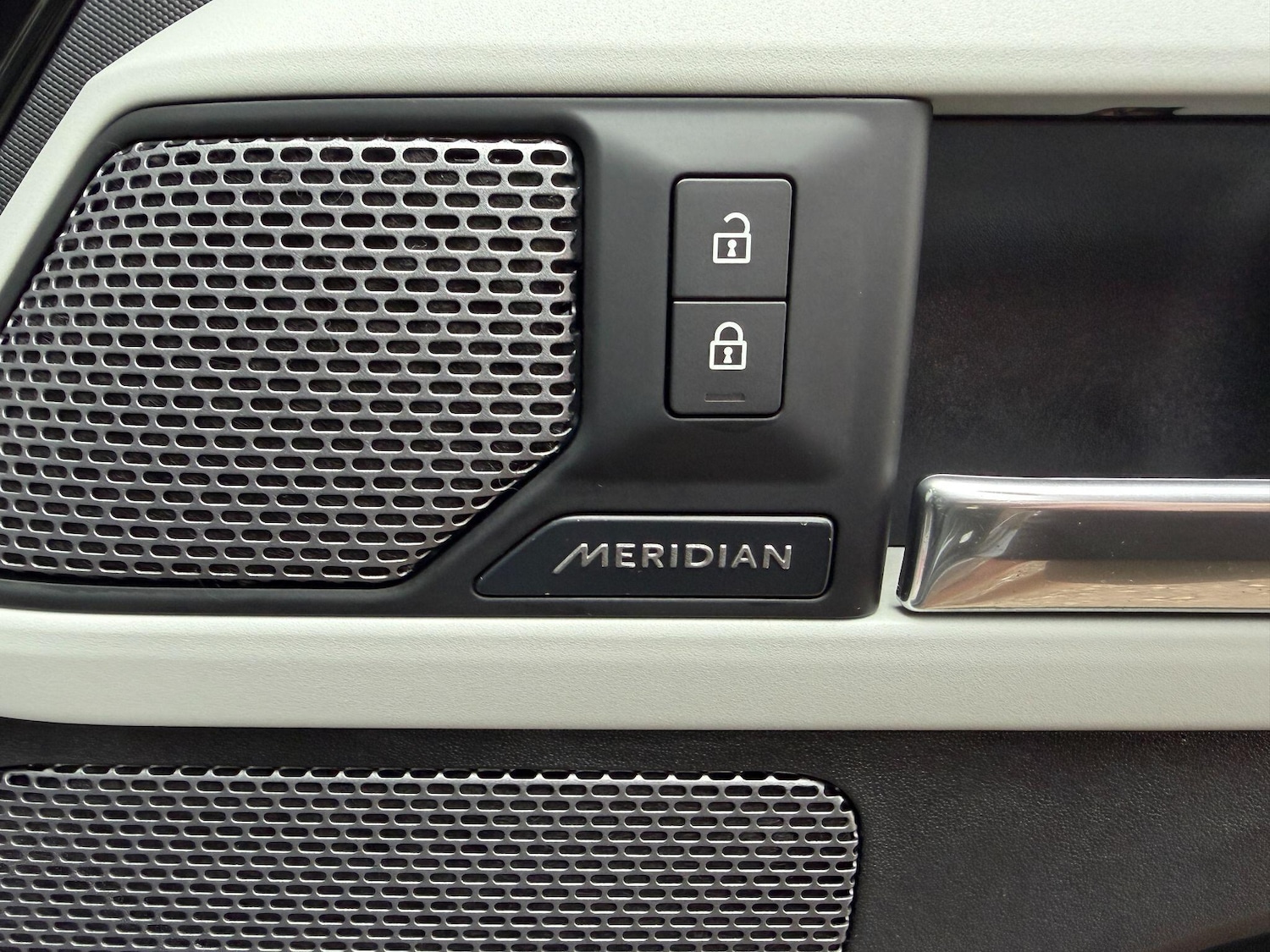 Used Land Rover Defender 110 for sale - 76499709: Photo 29