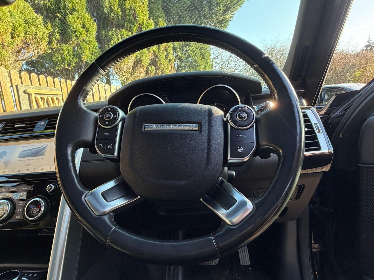 Used Land Rover Discovery 2017 for sale - 77925202: Photo 26