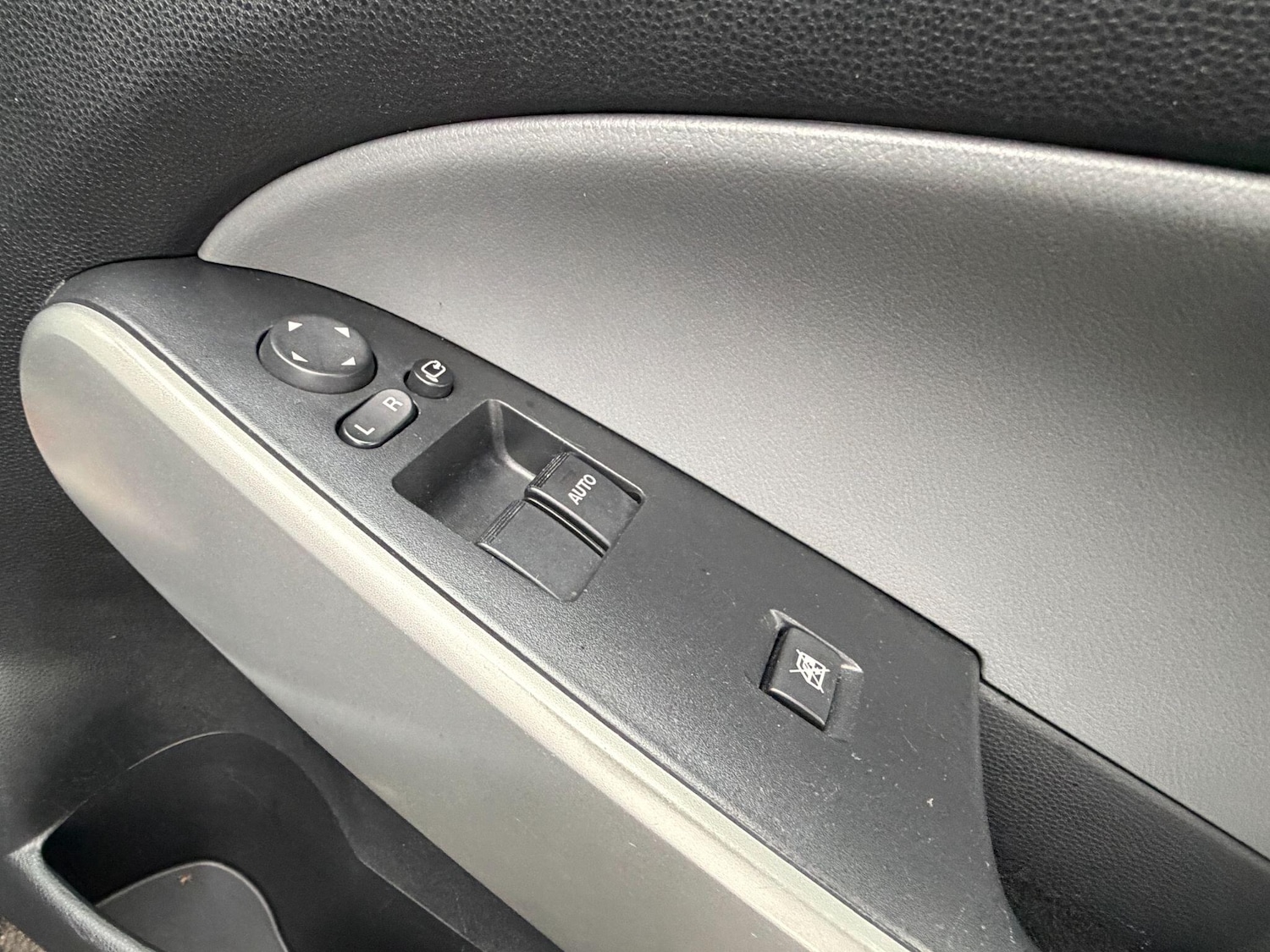 Used Mazda Mazda2 2009 for sale - 77290749: Photo 27