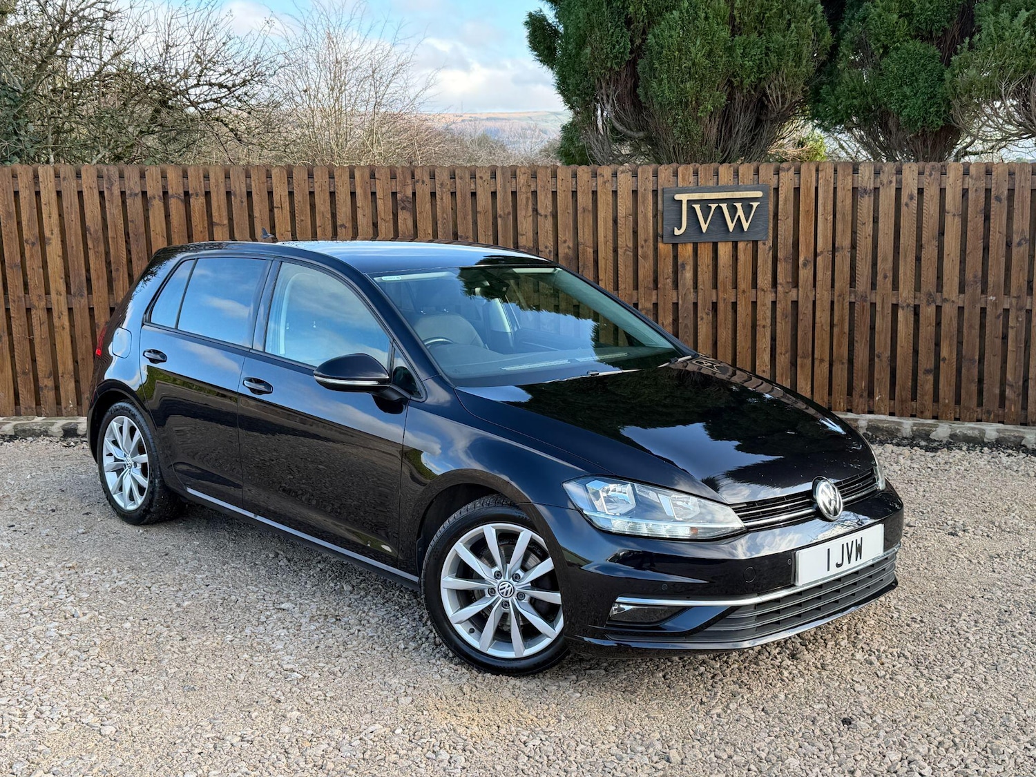 Used Volkswagen Golf 2017 for sale - 76849734: Photo 1