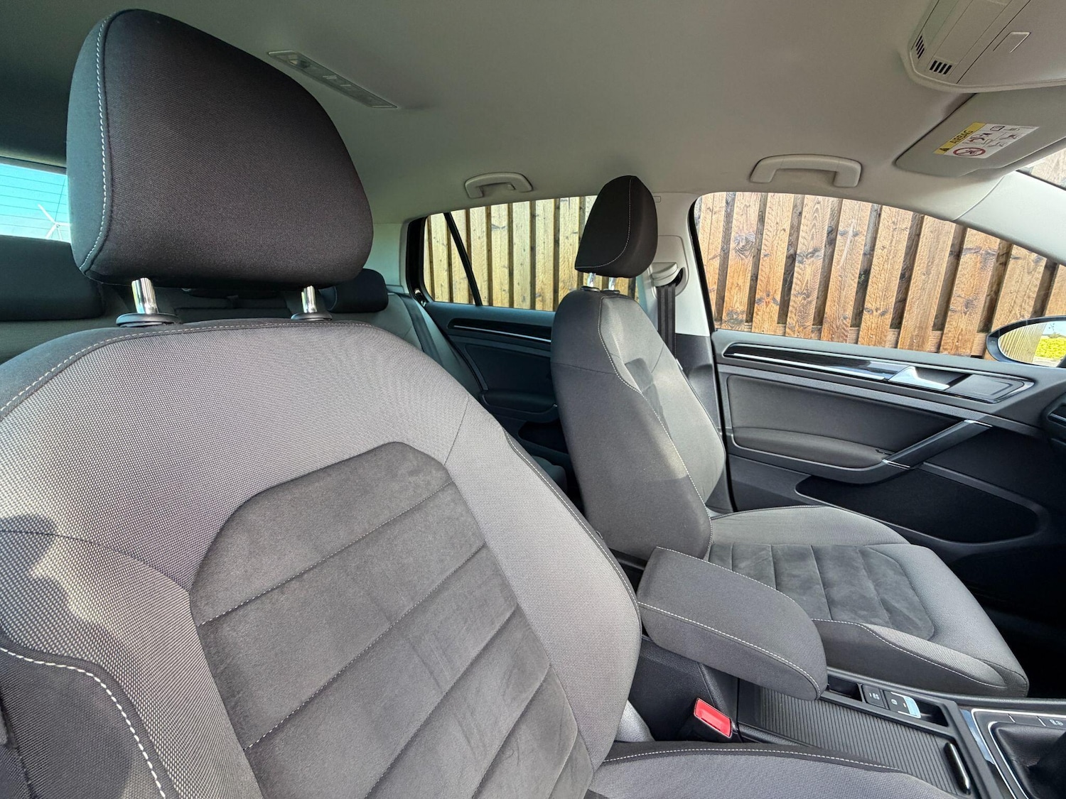 Used Volkswagen Golf 2017 for sale - 76849734: Photo 5