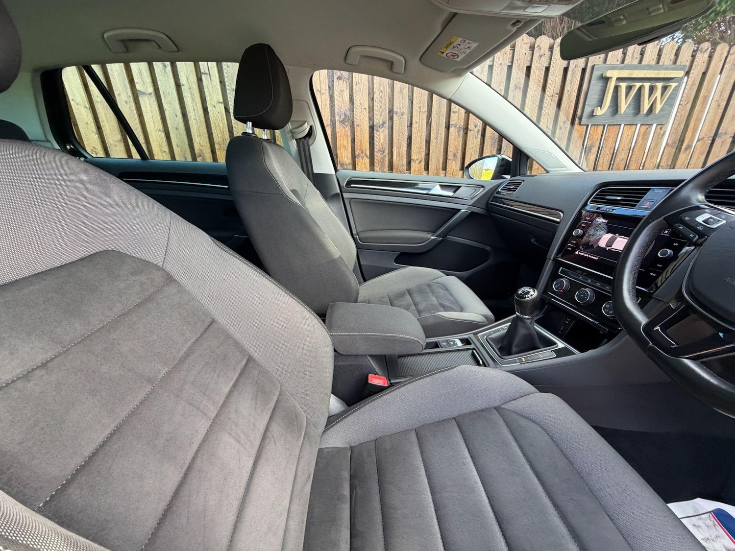 Used Volkswagen Golf 2017 for sale - 76849734: Photo 6