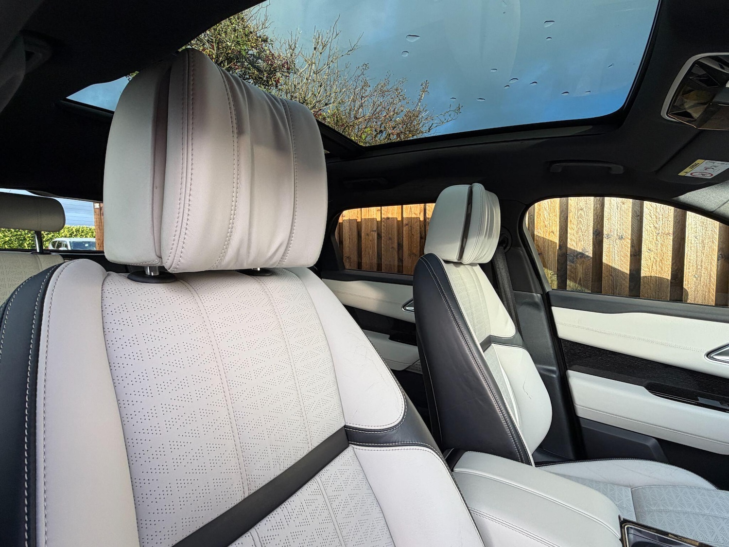 Used Land Rover Range Rover Velar 2018 for sale - 76377693: Photo 5