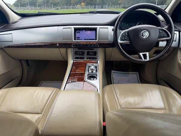 Used Jaguar XF 2013 for sale - 76281382: Photo 13