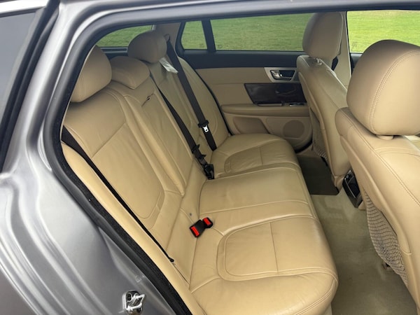 Used Jaguar XF 2013 for sale - 76281382: Photo 17