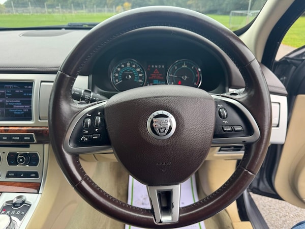 Used Jaguar XF 2013 for sale - 76281382: Photo 8