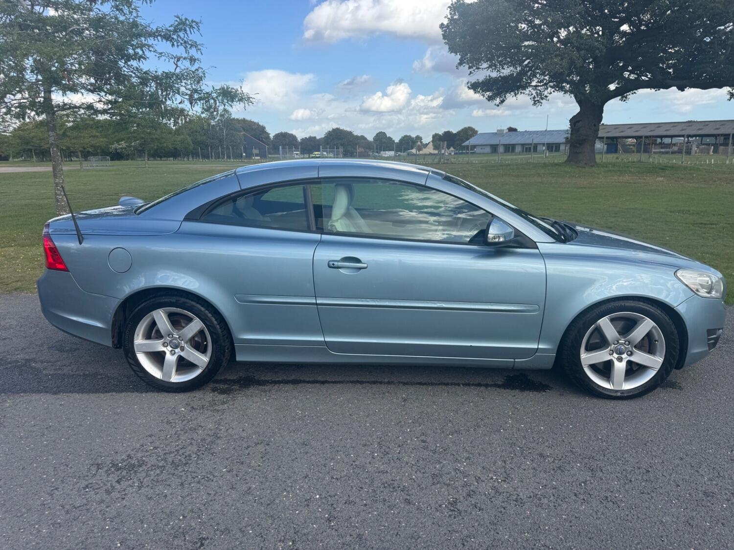 Used Volvo C70 2010 for sale - 76497547: Photo 4