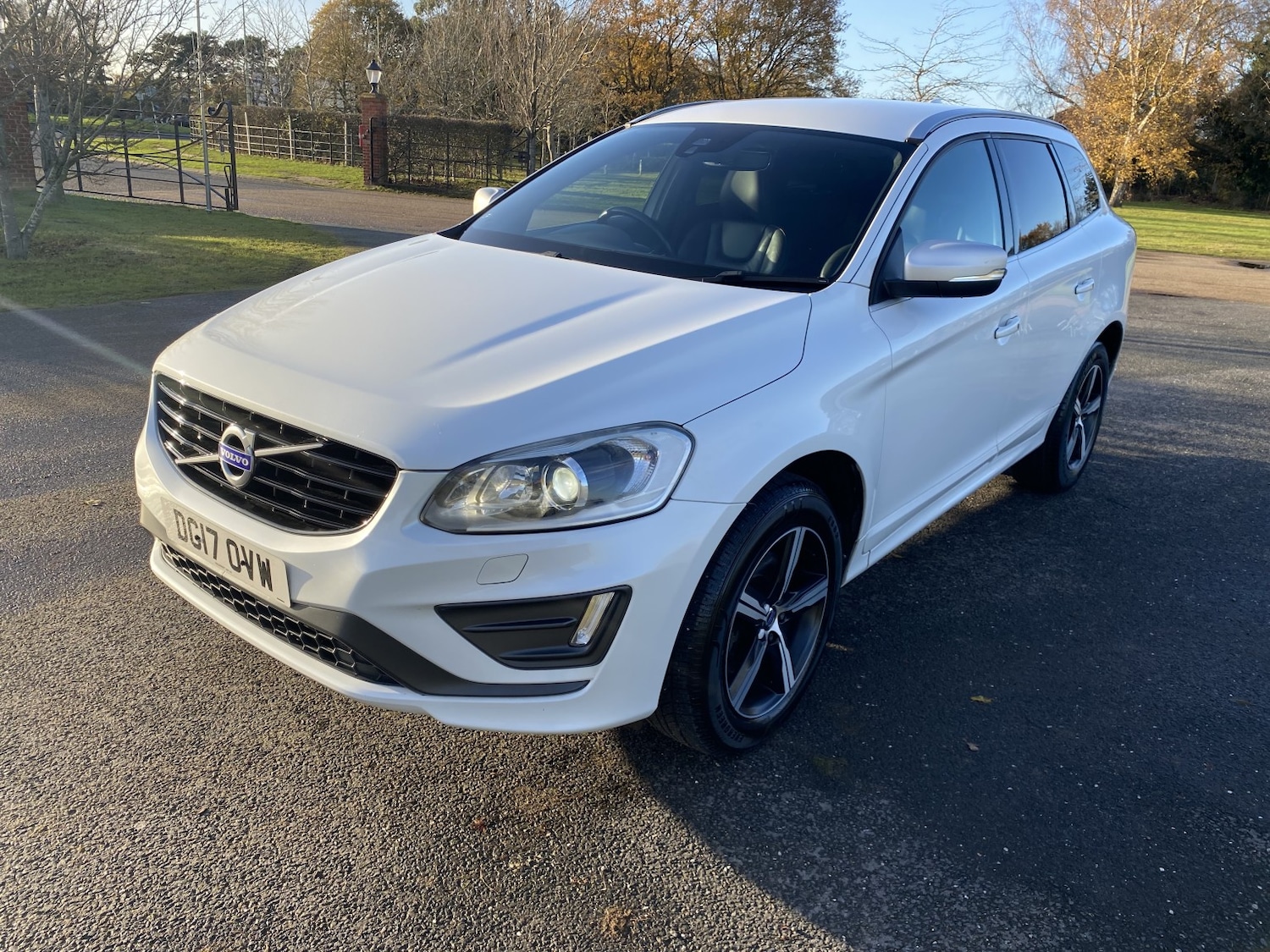 Used Volvo XC60 2017 for sale - 76785011: Photo 3