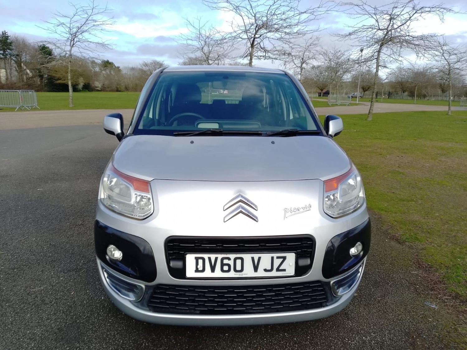 Used Citroen C3 Picasso 2010 for sale - 77921331: Photo 2