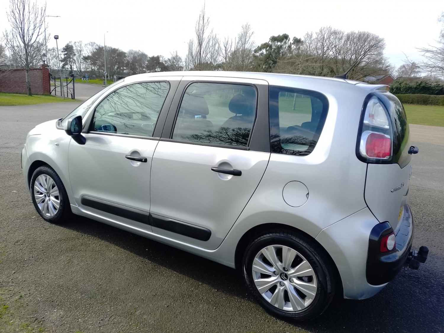 Used Citroen C3 Picasso 2010 for sale - 77921331: Photo 3