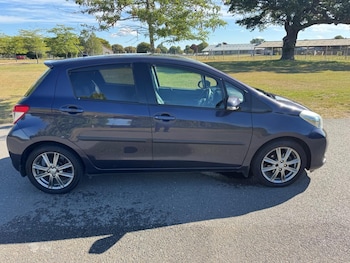 Used Toyota Yaris 2012 for sale - 75740404: Photo