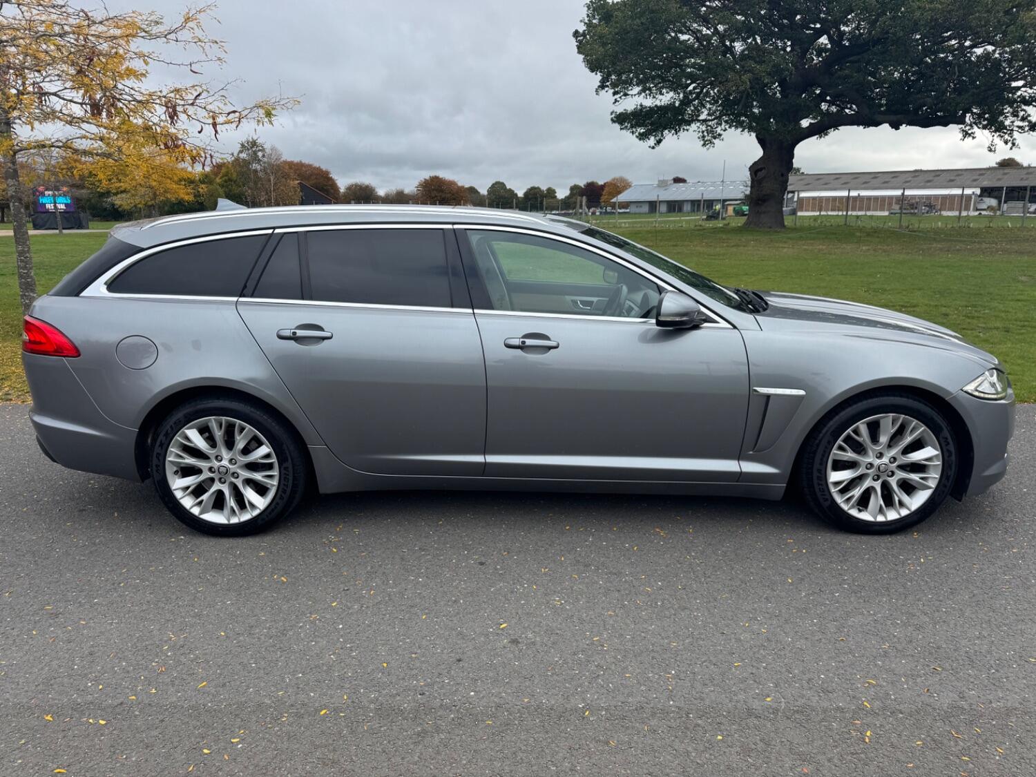 Used Jaguar XF 2013 for sale - 76769621: Photo 4