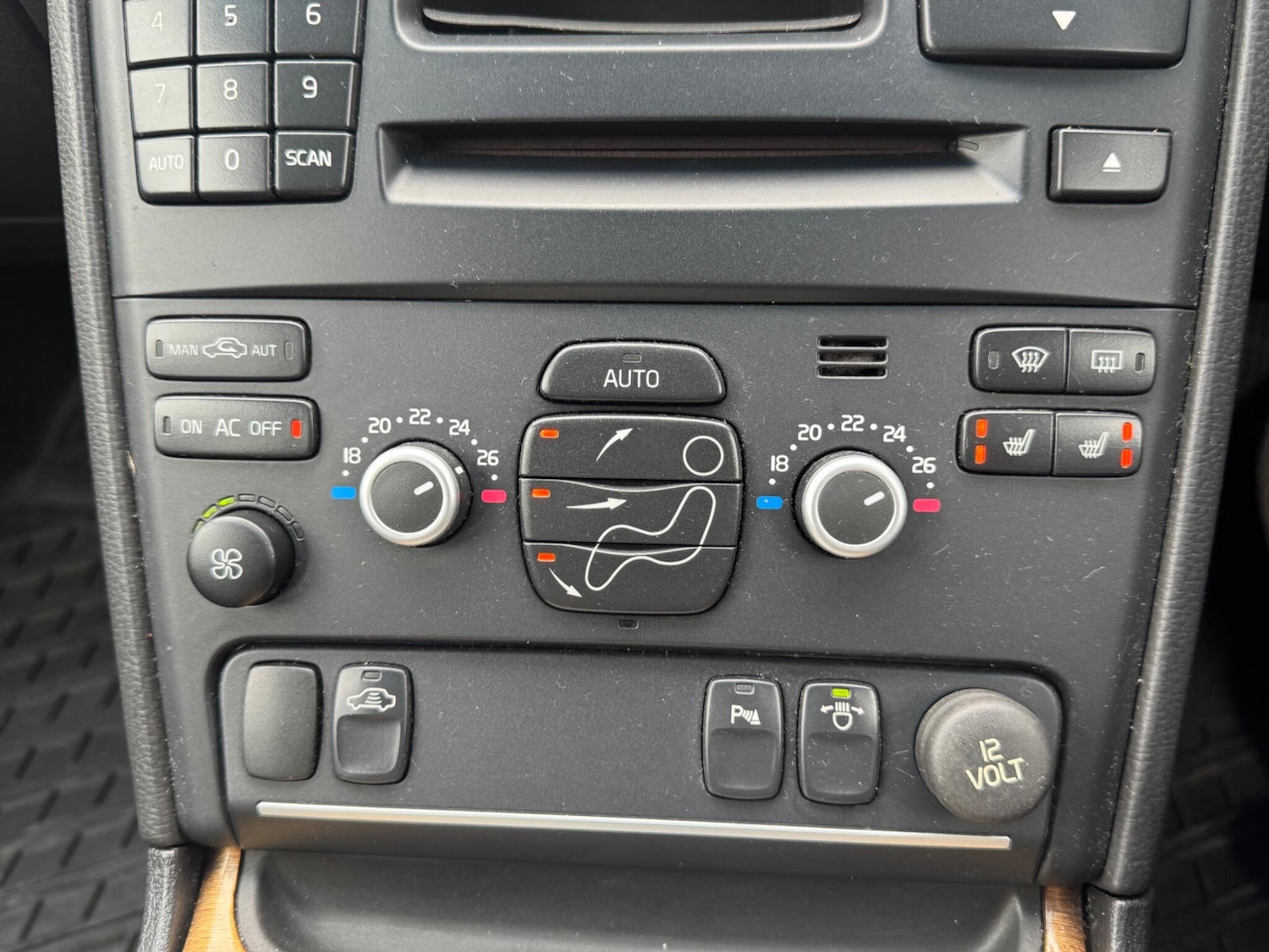 Used Volvo XC90 2006 for sale - 77784117: Photo 24