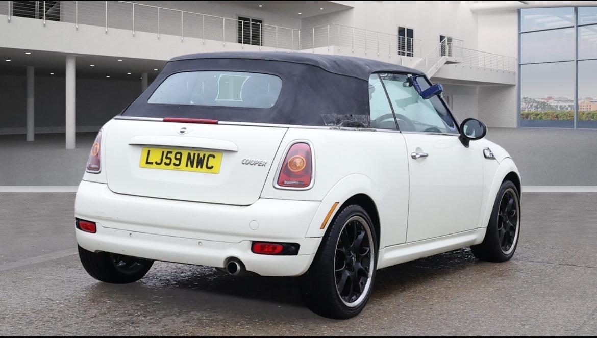 Used MINI Convertible 2009 for sale - 76752597: Photo 5