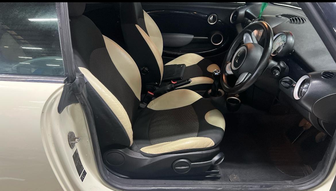 Used MINI Convertible 2009 for sale - 76752597: Photo 6