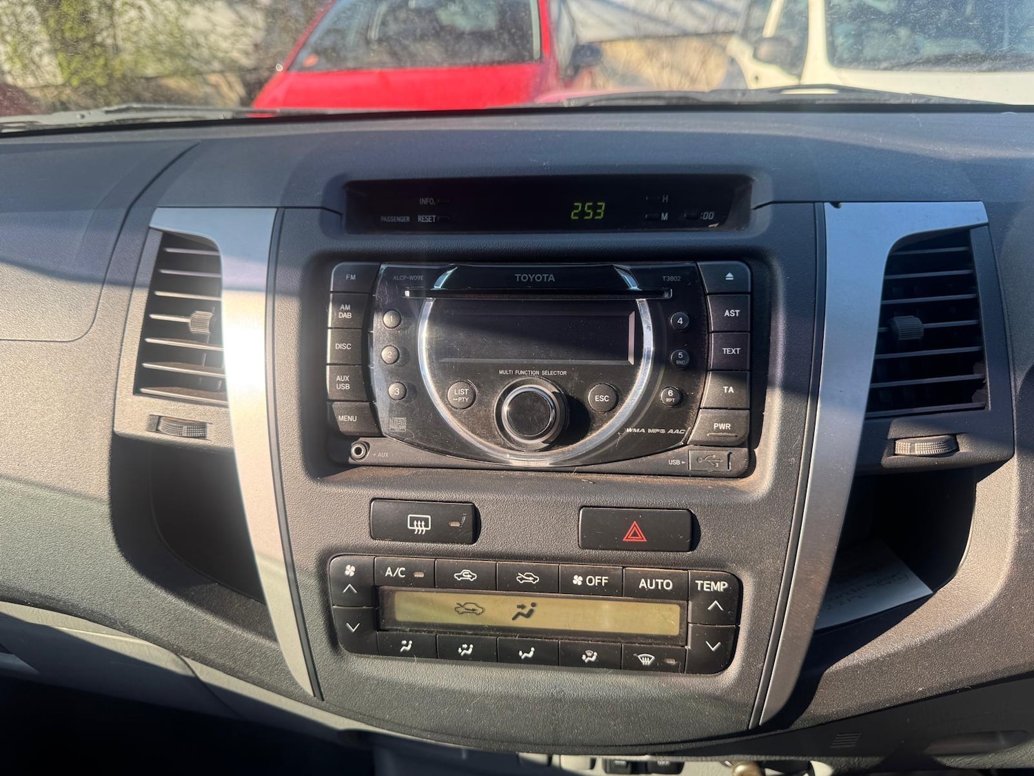 Used Toyota Hilux 2011 for sale - 77957241: Photo 16