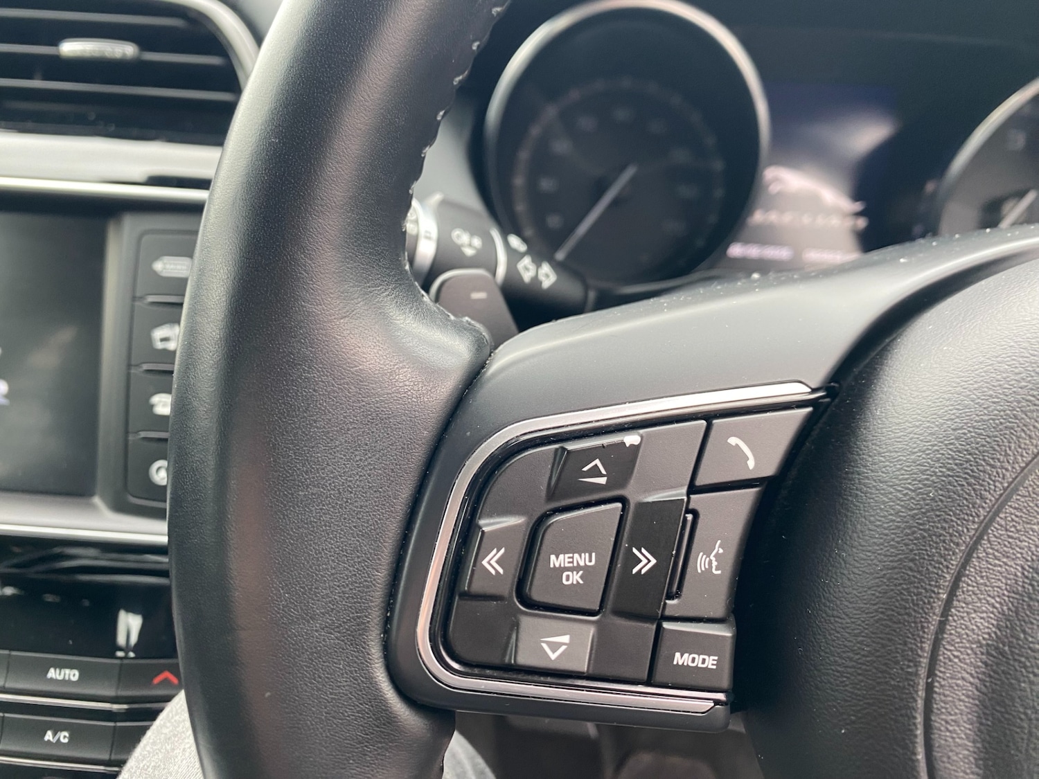 Used Jaguar XE 2016 for sale - 77675776: Photo 19