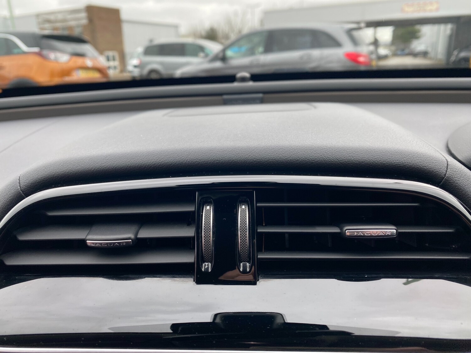 Used Jaguar XE 2016 for sale - 77675776: Photo 30