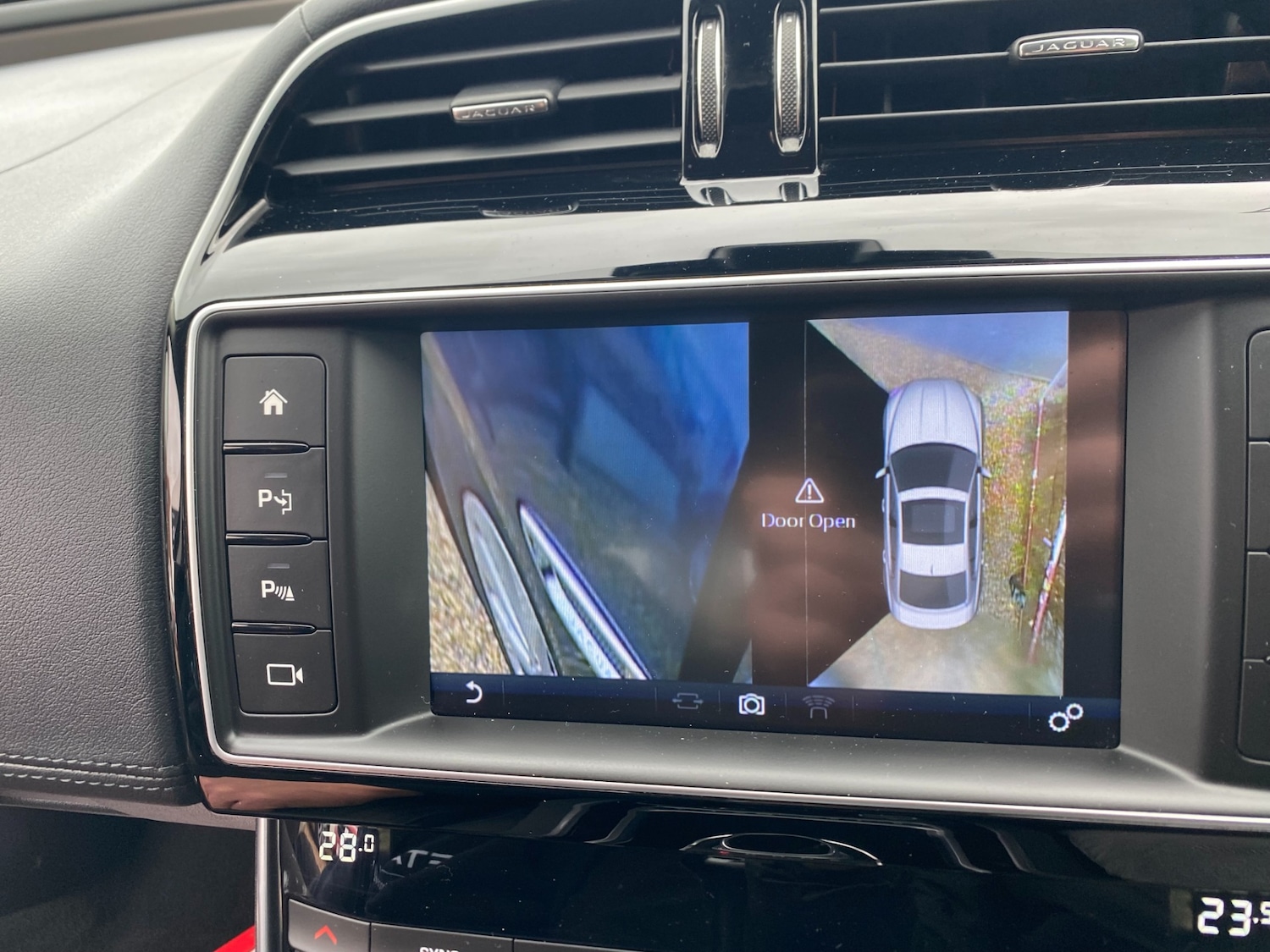 Used Jaguar XE 2016 for sale - 77675776: Photo 38