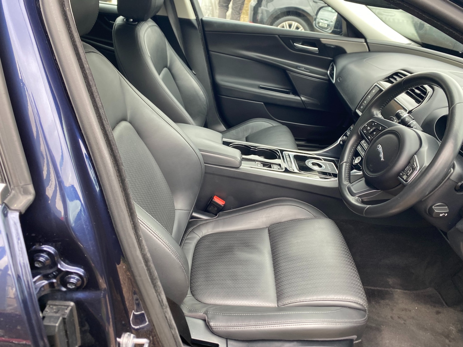 Used Jaguar XE 2016 for sale - 77675776: Photo 7