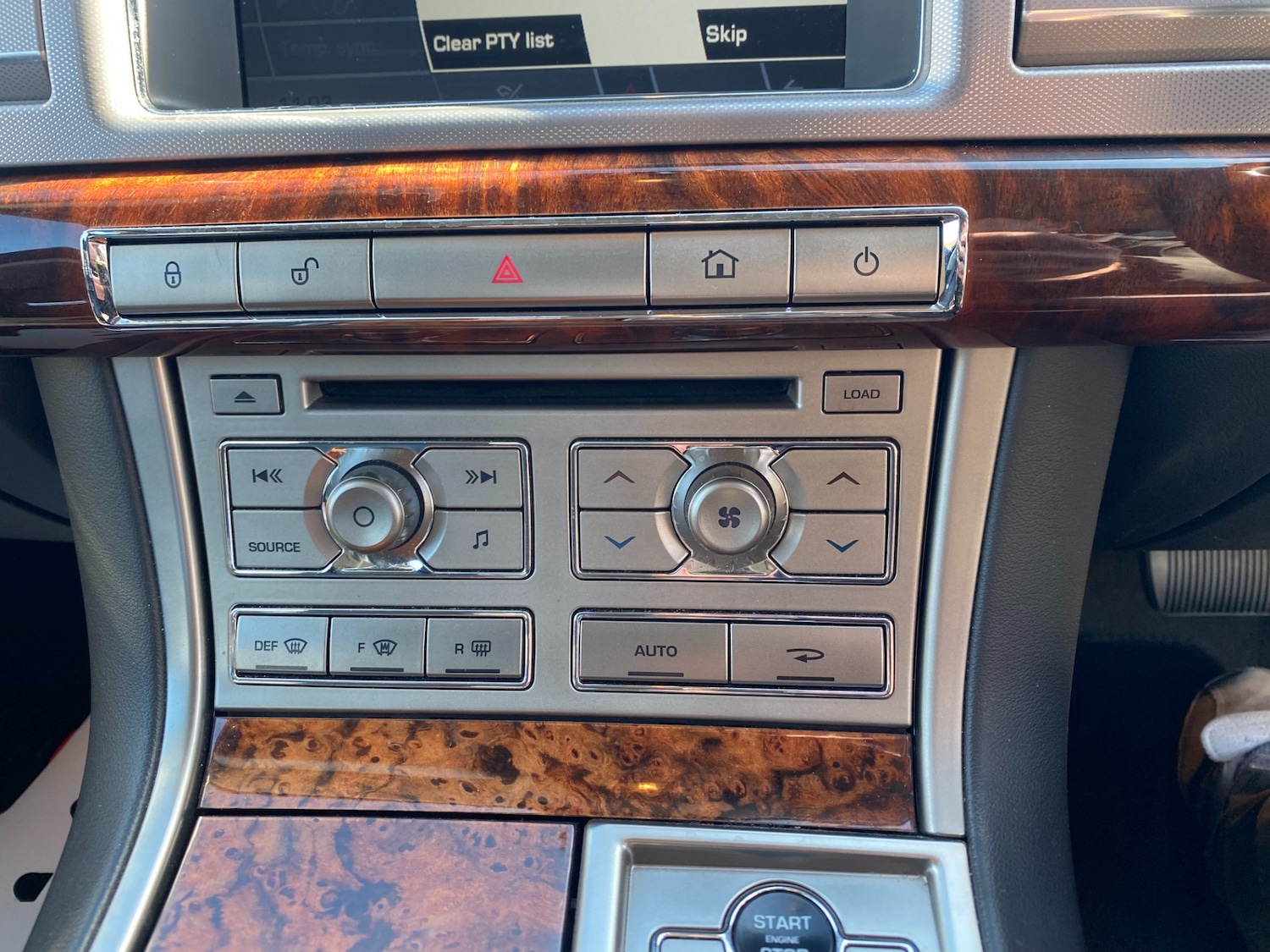 Used Jaguar XF 2010 for sale - 77931679: Photo 26