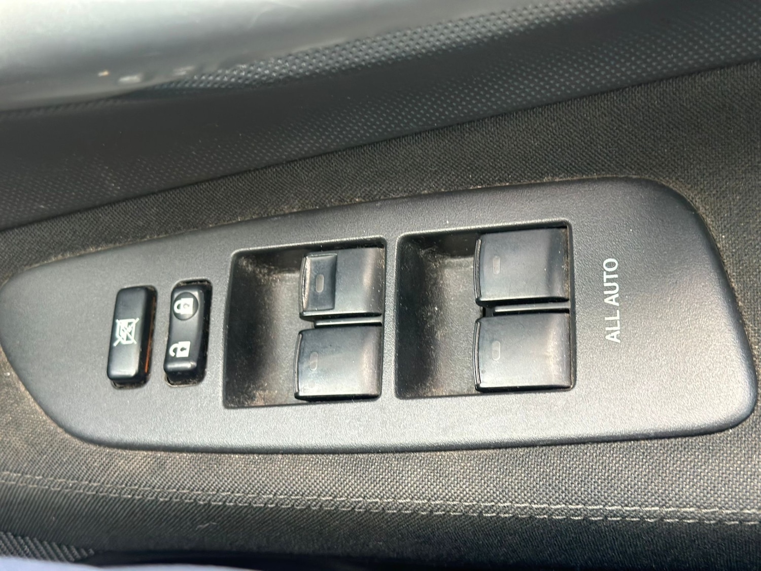 Used Toyota Auris 2010 for sale - 76427865: Photo 10