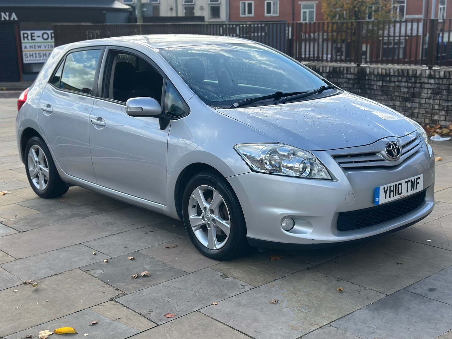Used Toyota Auris 2010 for sale - 76427865: Photo 2