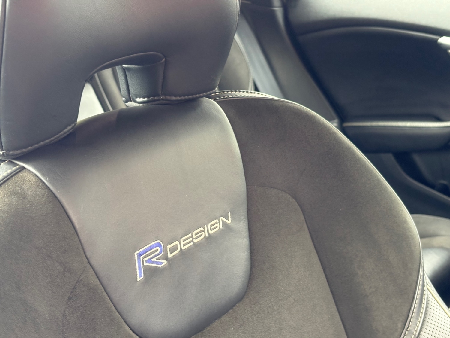 Used Volvo V40 2014 for sale - 78097596: Photo 15