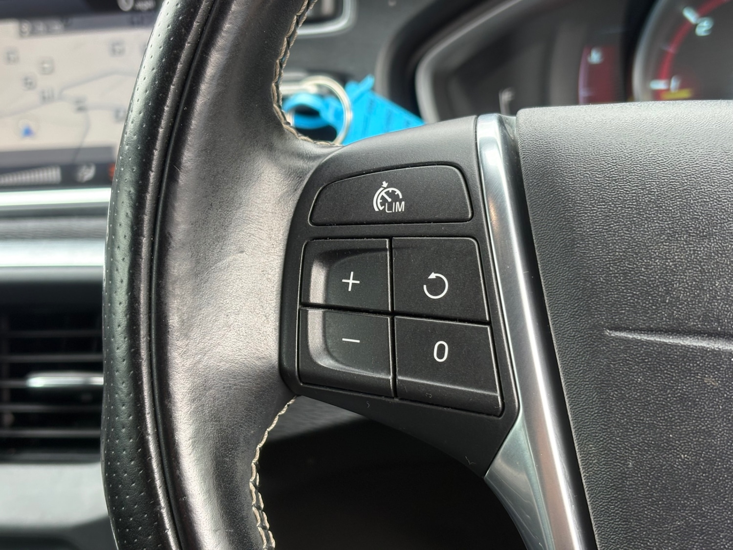 Used Volvo V40 2014 for sale - 78097596: Photo 18