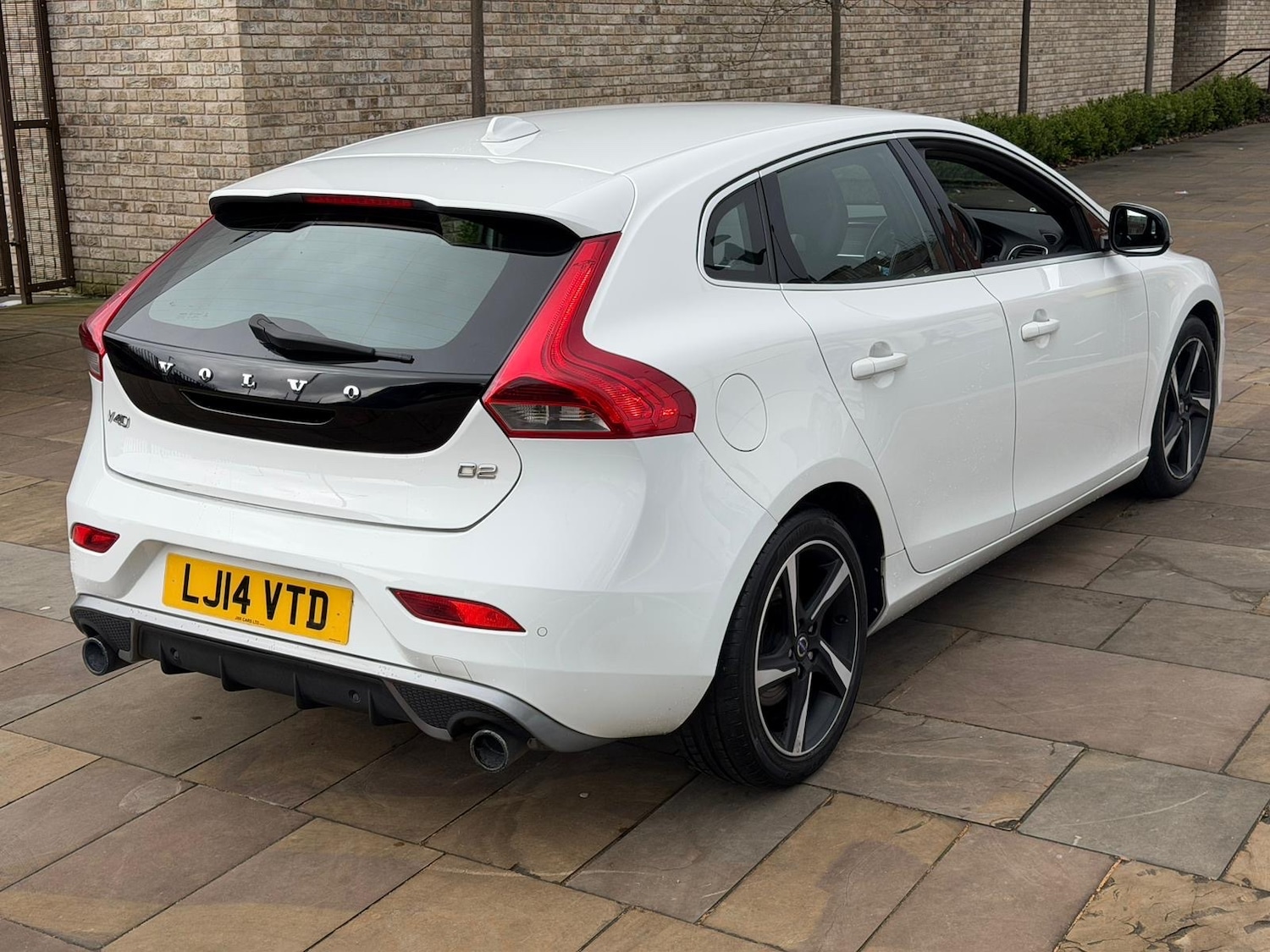 Used Volvo V40 2014 for sale - 78097596: Photo 2