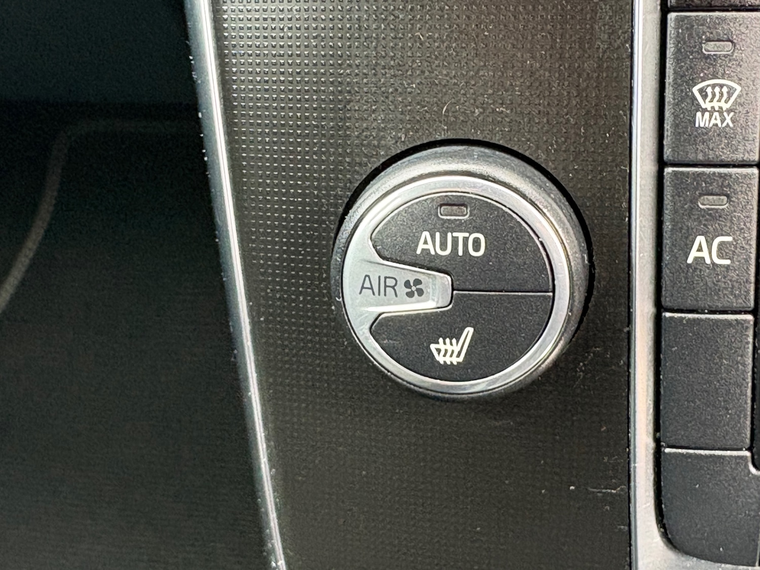 Used Volvo V40 2014 for sale - 78097596: Photo 22