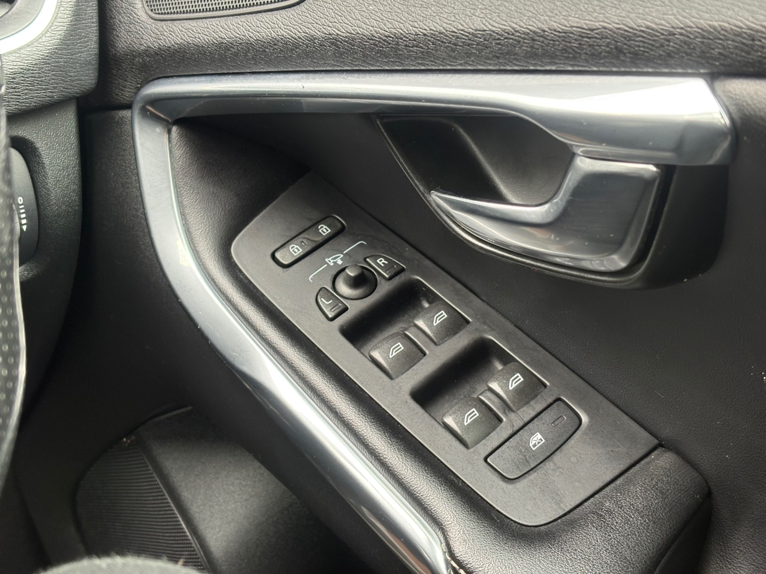 Used Volvo V40 2014 for sale - 78097596: Photo 28